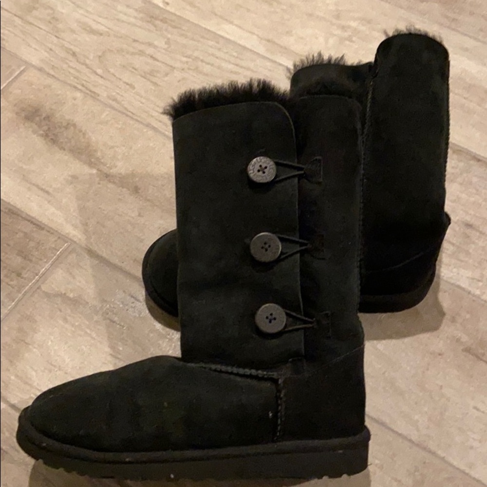 UGG Bailey button tall size 5